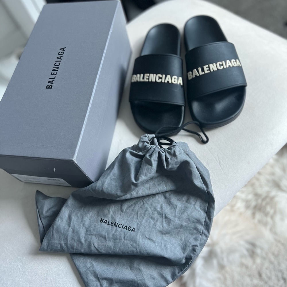 Balenciaga Piscine logo-embossed rubber slides